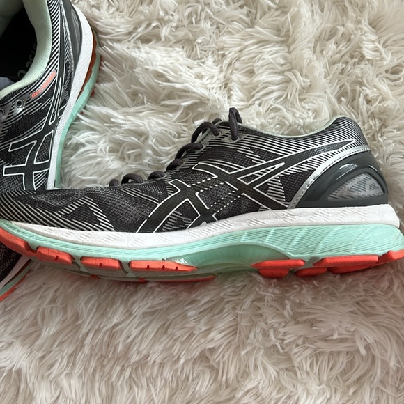 ASICS gel nimbus 19. Size 9 1/2 - Picture 4 of 5